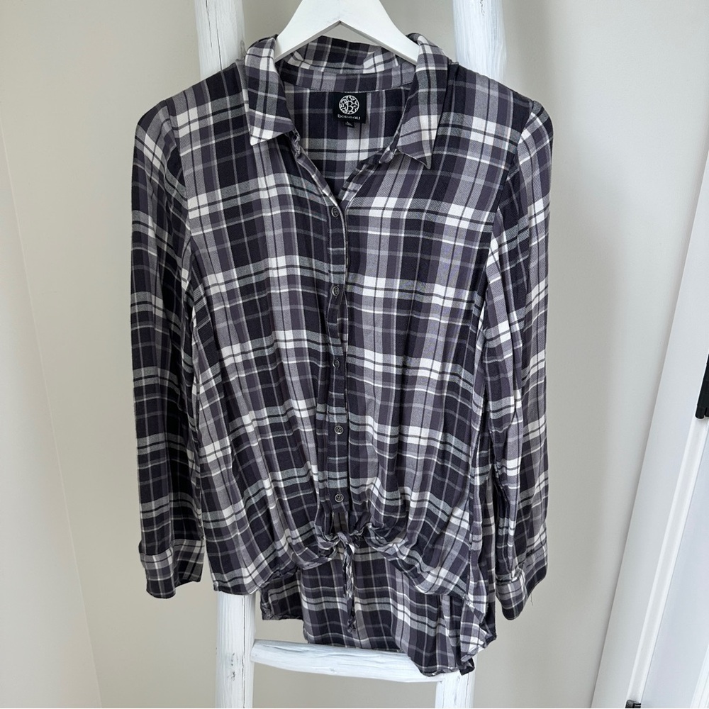 Bobeau Black and White Plaid Button-Down Tie Front Shirt Size Large